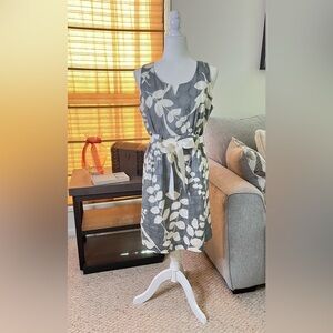 Amanda Lane Elegant Gray and White Leaf Print Dress Size 10
